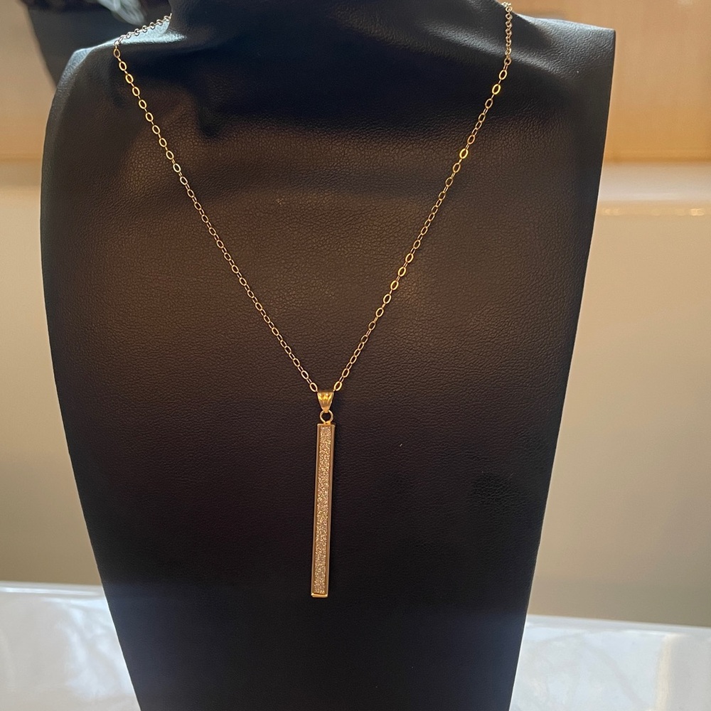 Elegant 10 k Gold Bar diamond Pendant Necklace